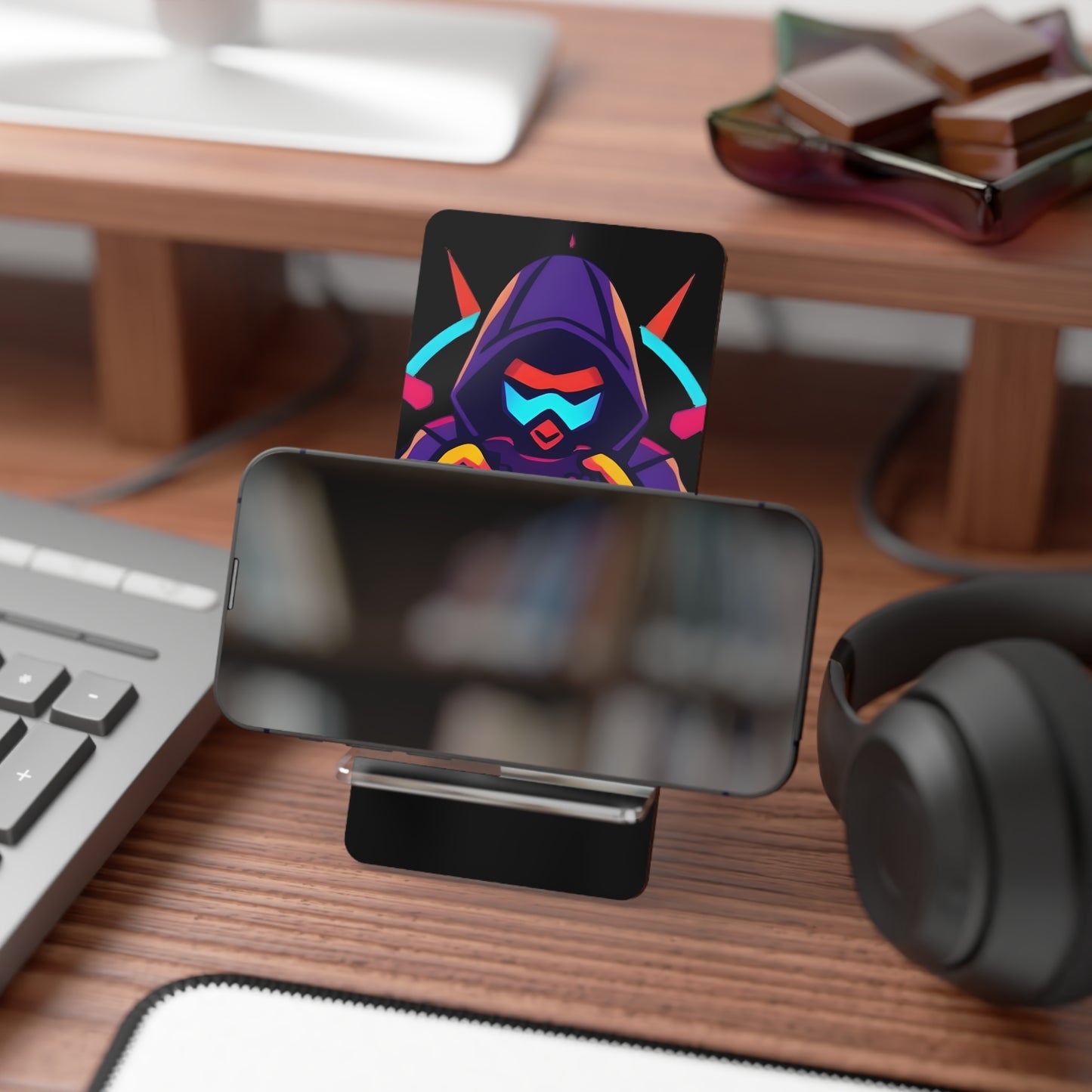 Mobile Display Stand 'Gamer' - Stylish Mobile Display Holder with Cool Gamer Design