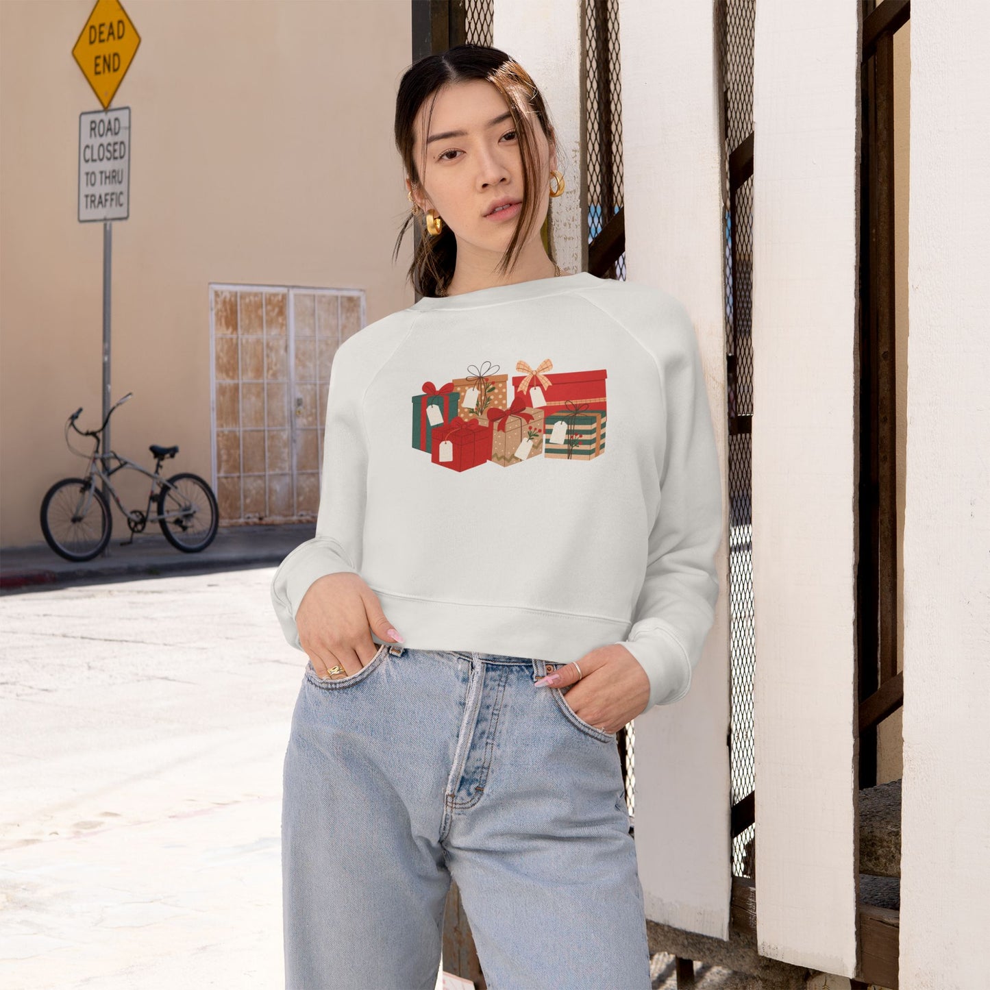 Cropped Pullover — Cozy Retro Gift Box Holiday Graphic